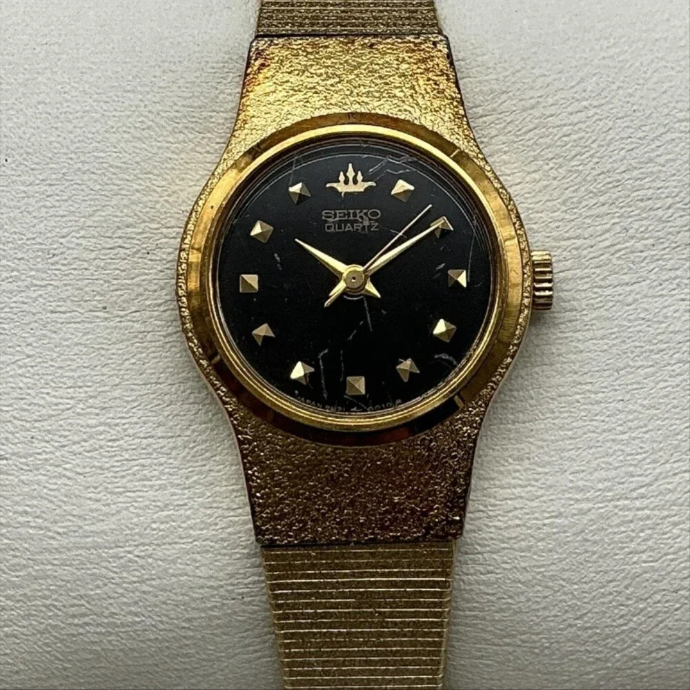 Vintage Seiko Womens Watch 20mm Black Gold Tone 8Y21-0020 New Battery 5.75